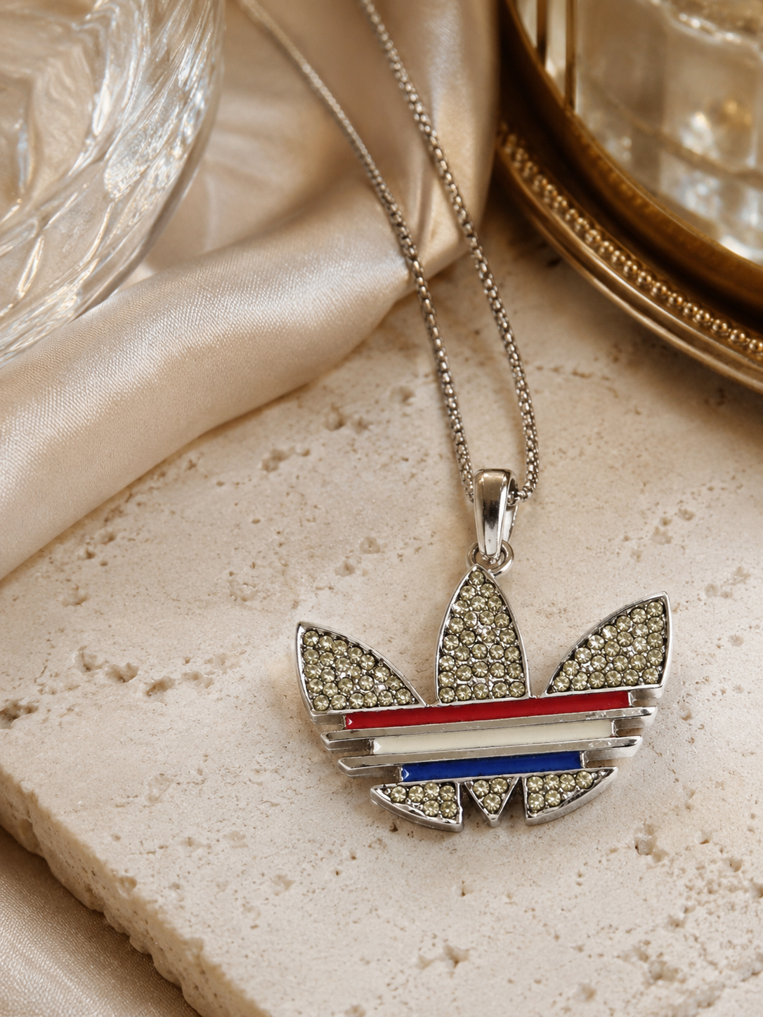 گردنبند آدیداس سایز بزرگ / کد 76۲۲9